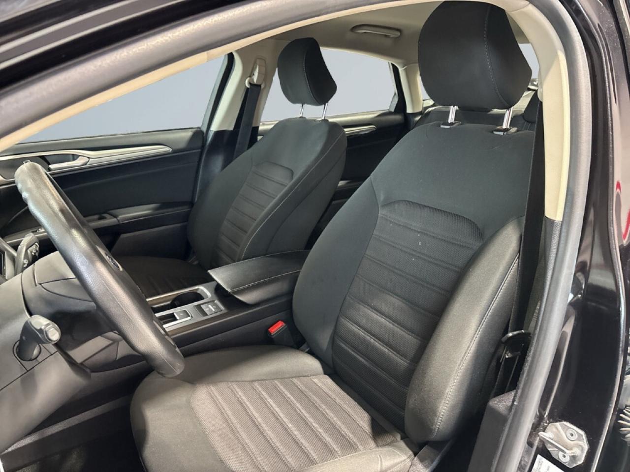 2020 Ford Fusion Hybrid SE /NAVI/Back Up Cam/Bluetooth/Heated Seats/Comple Photo