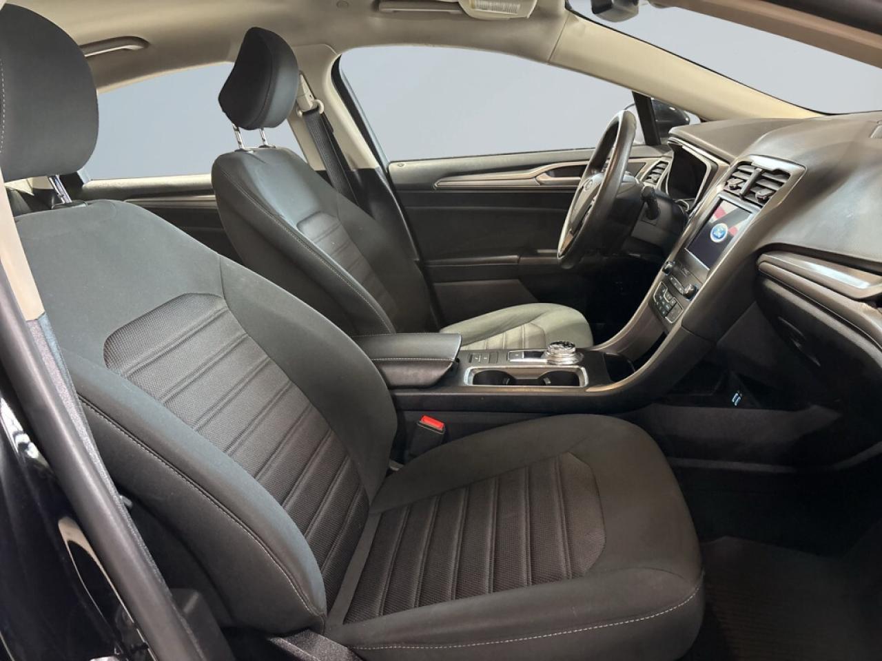 2020 Ford Fusion Hybrid SE /NAVI/Back Up Cam/Bluetooth/Heated Seats/Comple Photo