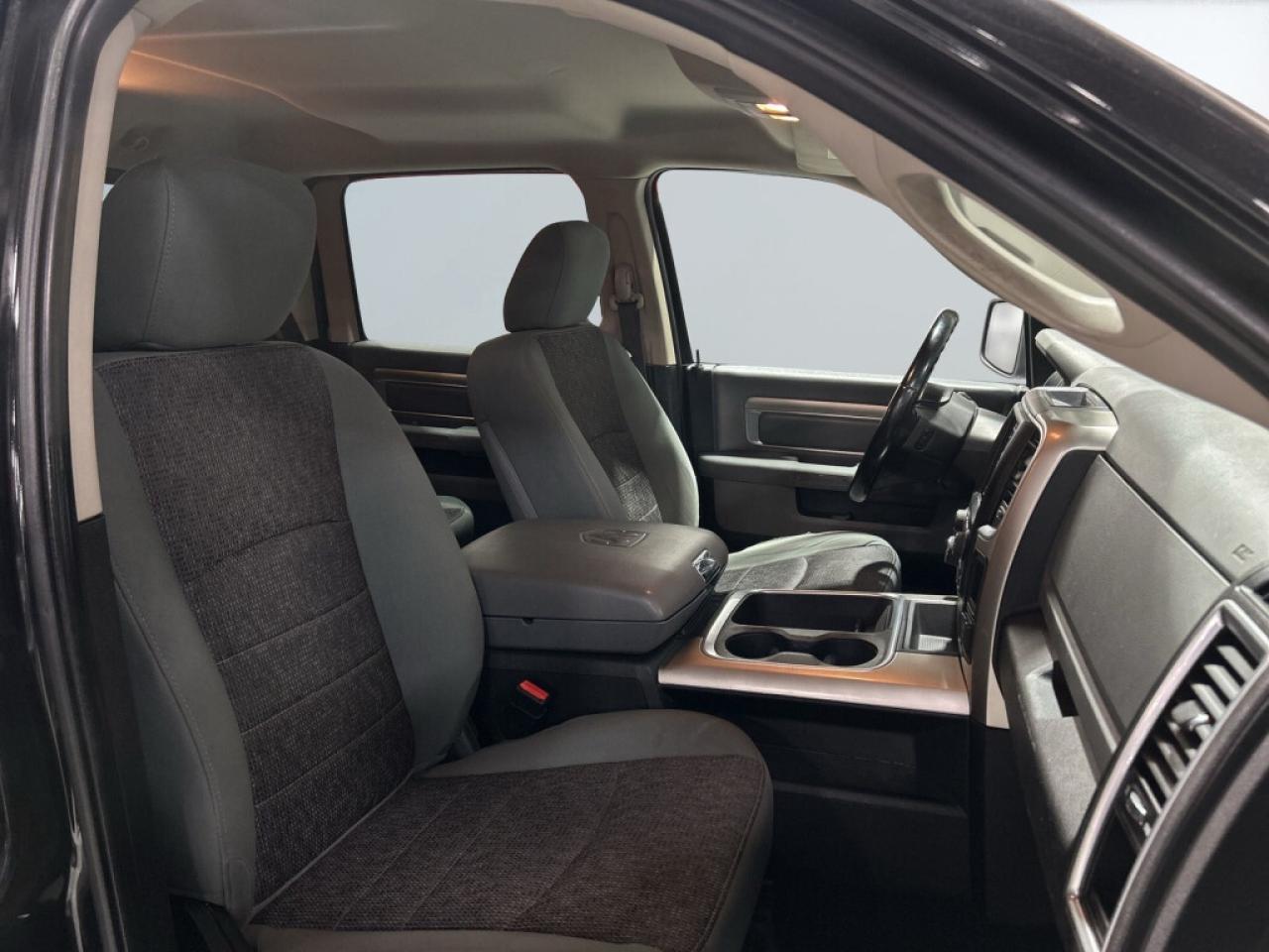 2018 RAM 1500 Big Horn AWD/Big Screen/NAVI/B Cam/ Clean Carfax Photo