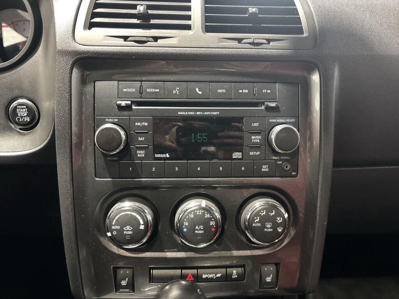 2014 Dodge Challenger SXT /Leather/NAVI/Android Car Play/B Cam/Clean Car Photo