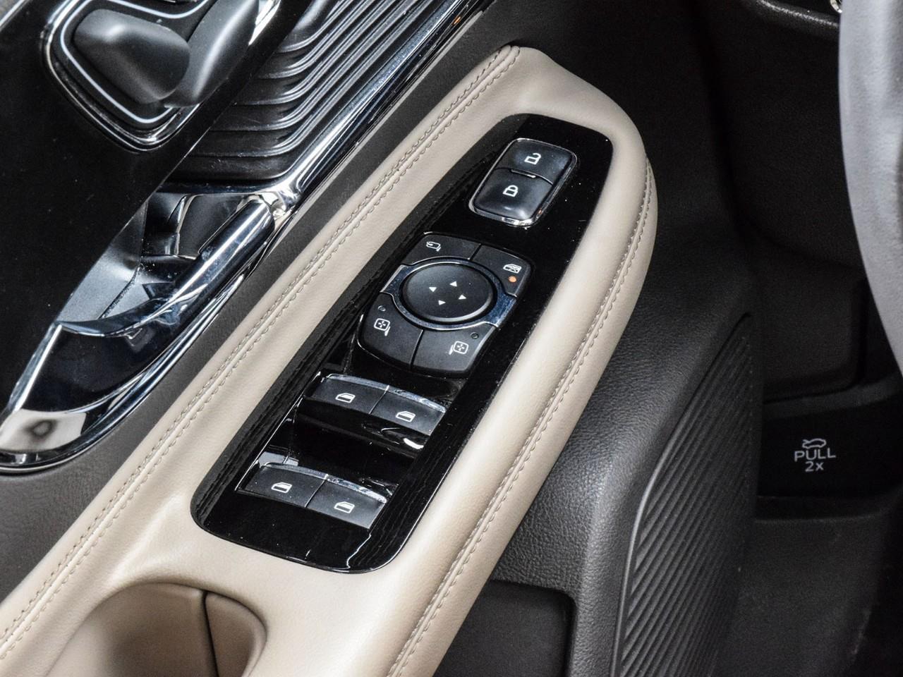 2022 Lincoln Corsair Reserve Panoroof   ACC + Lane Keeping Aid Photo