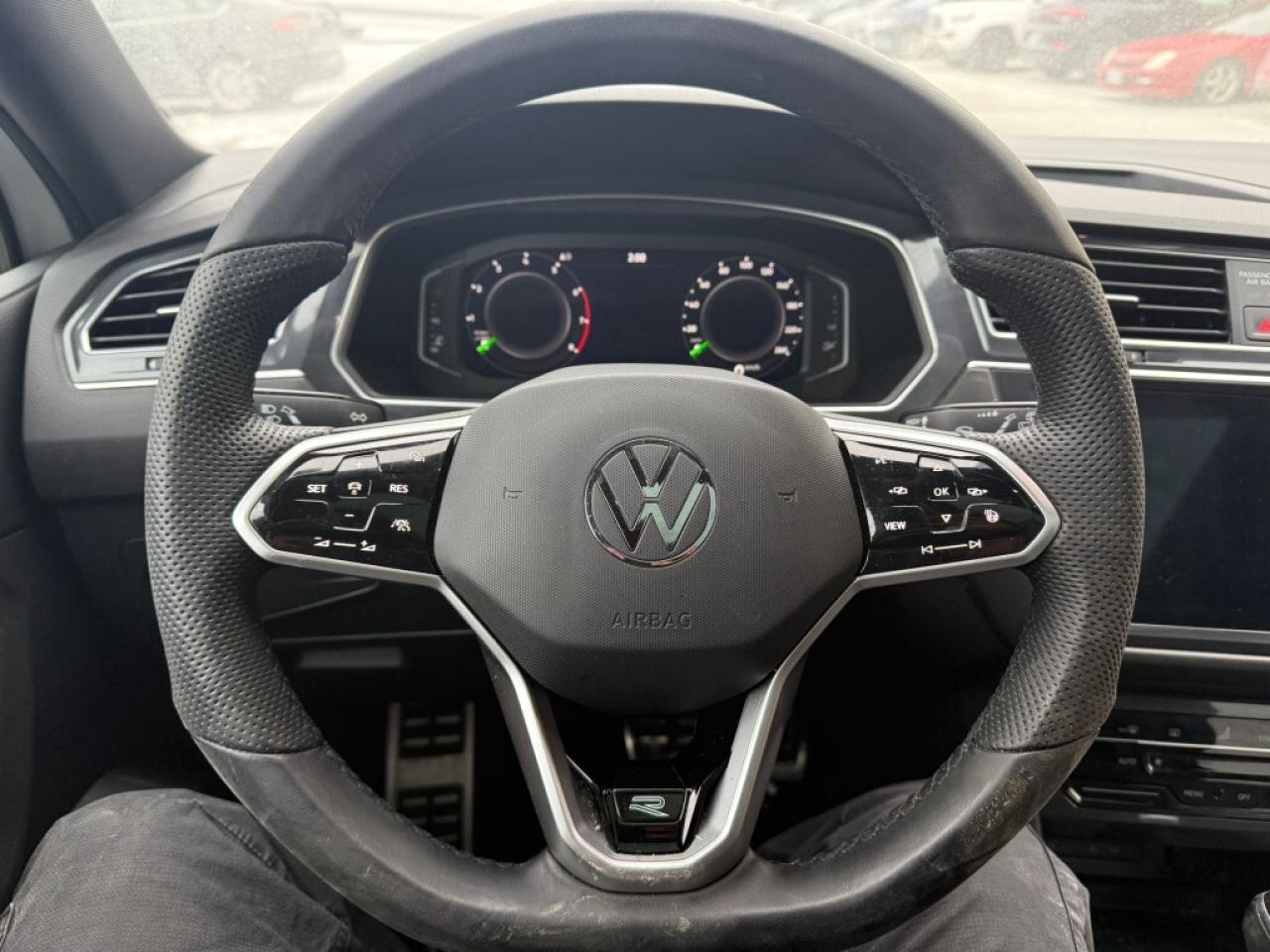 2022 Volkswagen Tiguan R-Line/ Panoroof/NAVI/Leather/ Android Carplay/Rem Photo4