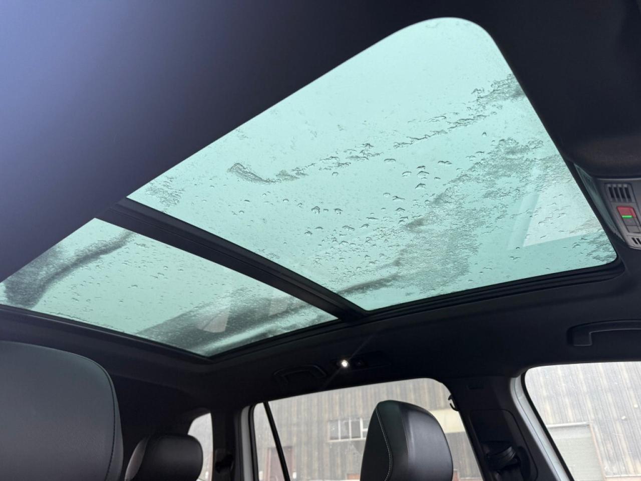 2022 Volkswagen Tiguan R-Line/ Panoroof/NAVI/Leather/ Android Carplay/Rem Photo