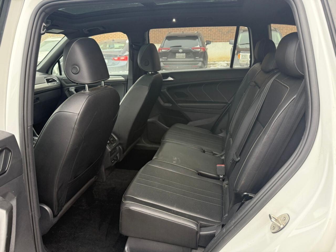 2022 Volkswagen Tiguan R-Line/ Panoroof/NAVI/Leather/ Android Carplay/Rem Photo