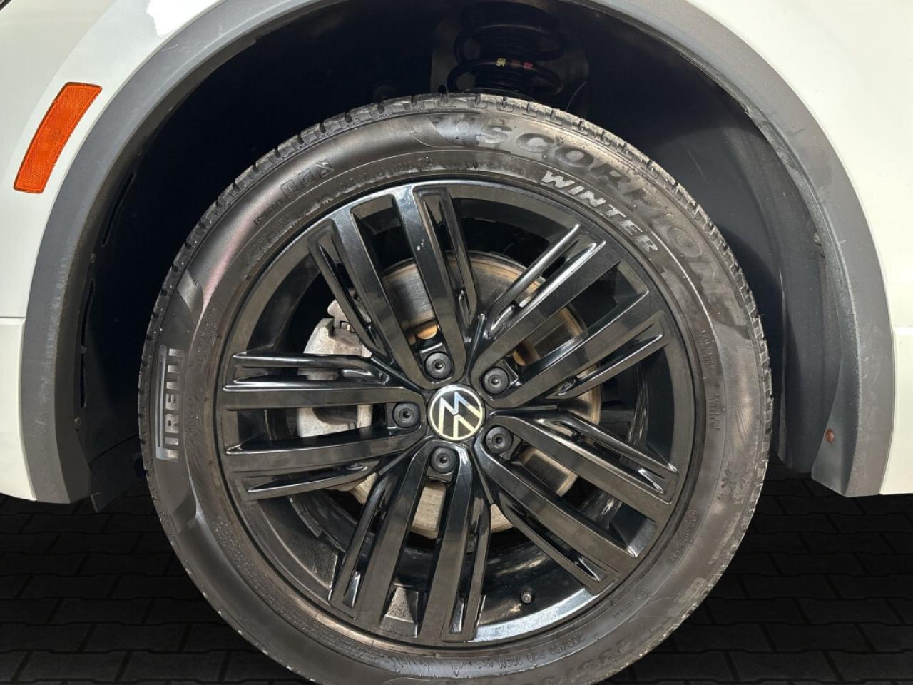 2022 Volkswagen Tiguan R-Line/ Panoroof/NAVI/Leather/ Android Carplay/Rem Photo