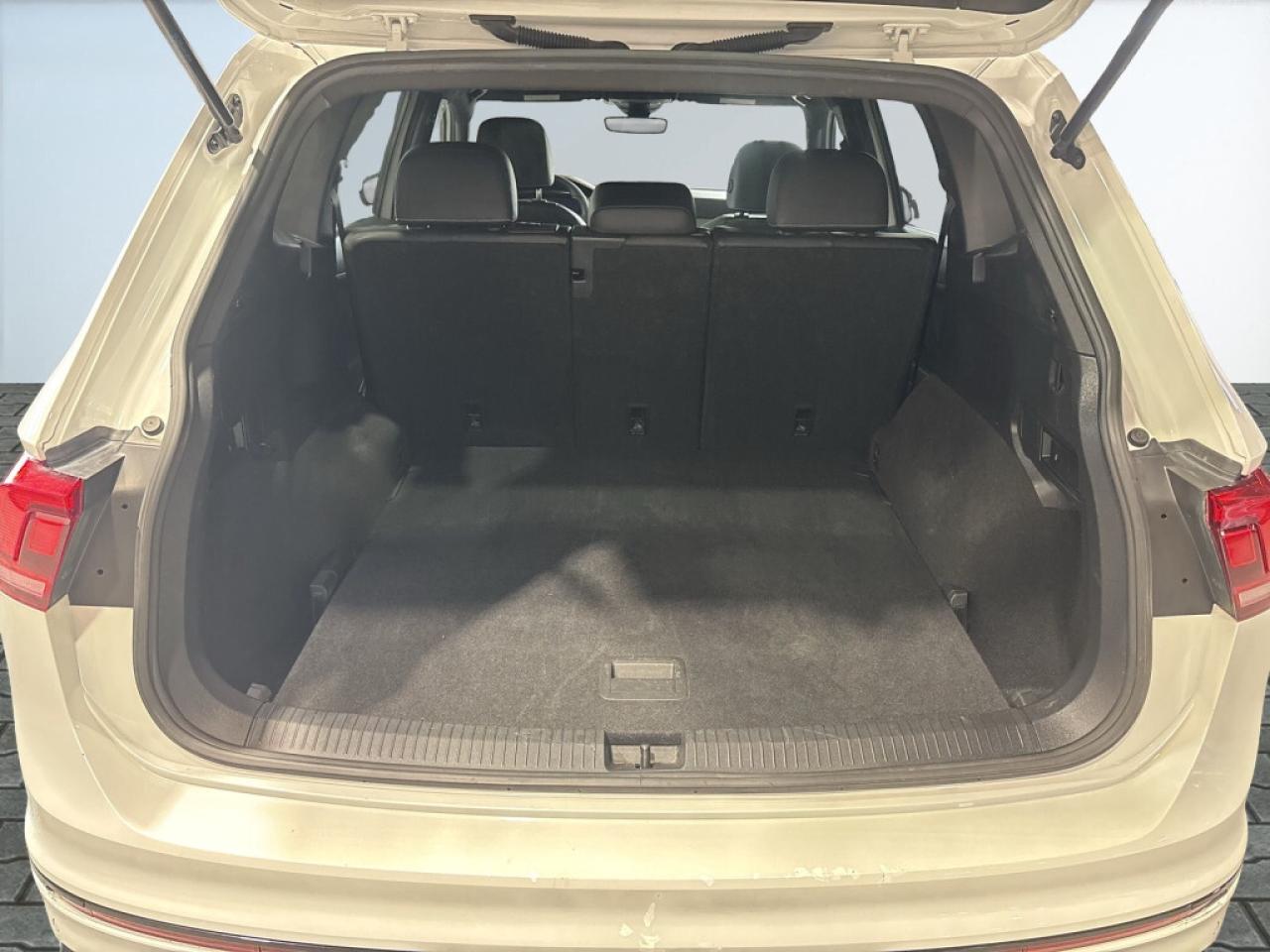 2022 Volkswagen Tiguan R-Line/ Panoroof/NAVI/Leather/ Android Carplay/Rem Photo