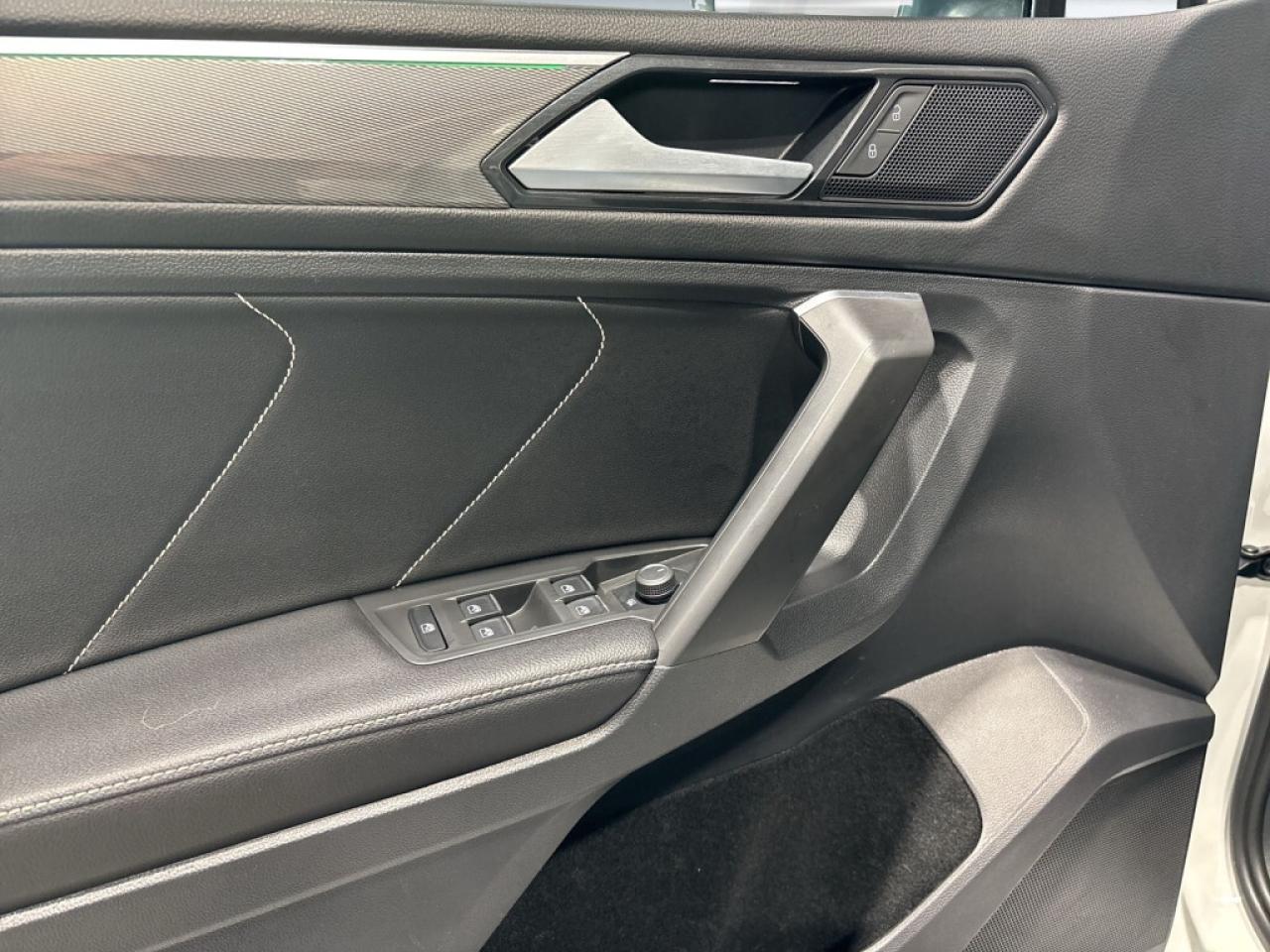 2022 Volkswagen Tiguan R-Line/ Panoroof/NAVI/Leather/ Android Carplay/Rem Photo