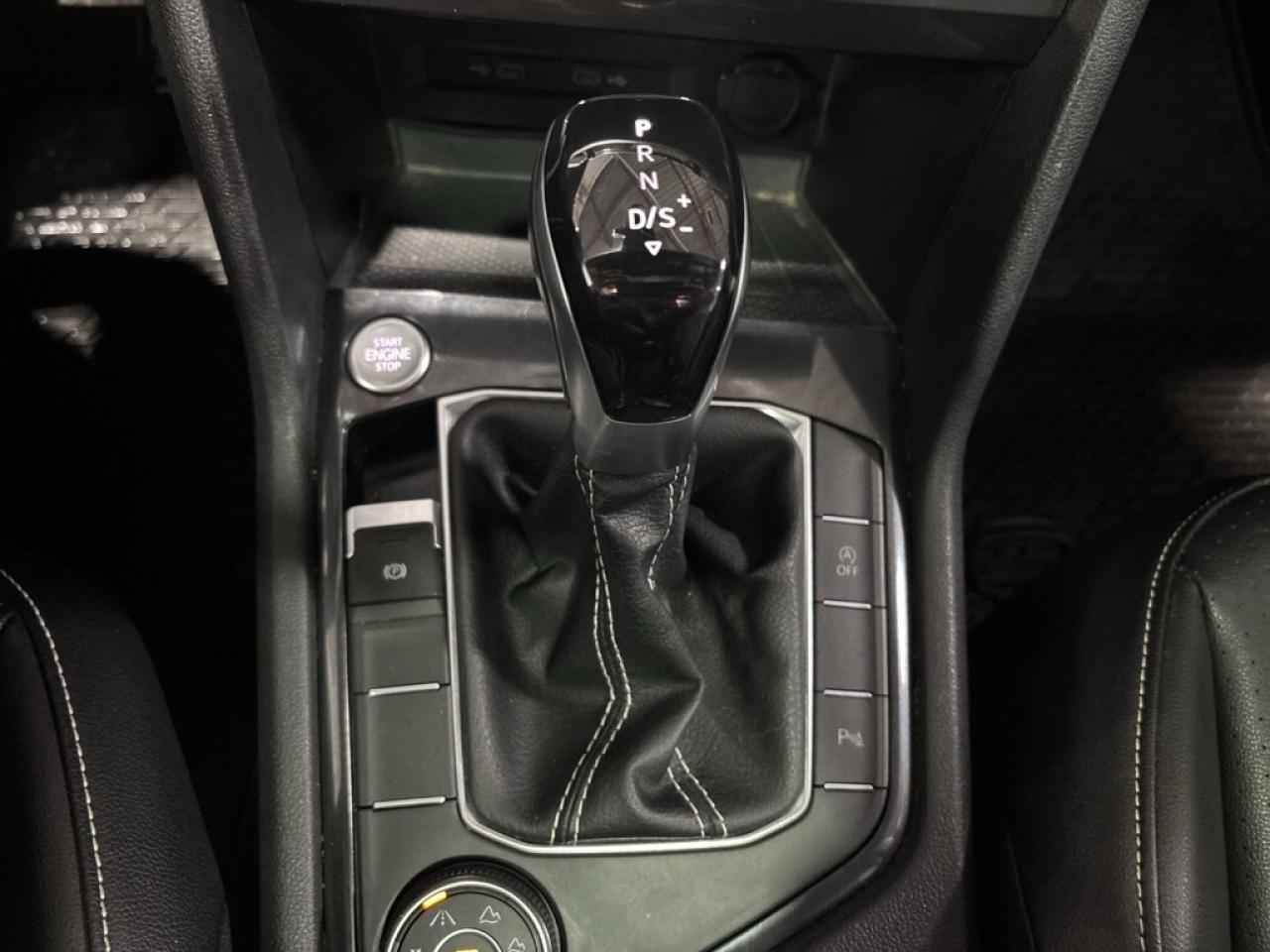 2022 Volkswagen Tiguan R-Line/ Panoroof/NAVI/Leather/ Android Carplay/Rem Photo