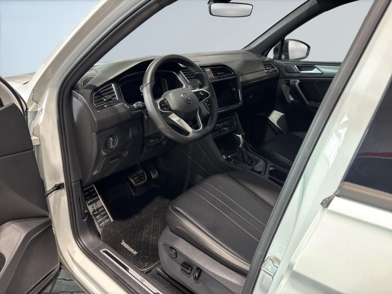 2022 Volkswagen Tiguan R-Line/ Panoroof/NAVI/Leather/ Android Carplay/Rem Photo