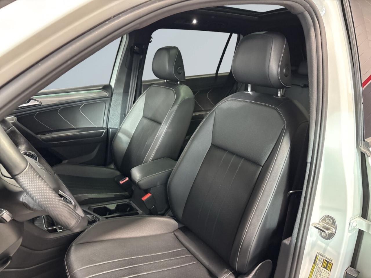 2022 Volkswagen Tiguan R-Line/ Panoroof/NAVI/Leather/ Android Carplay/Rem Photo