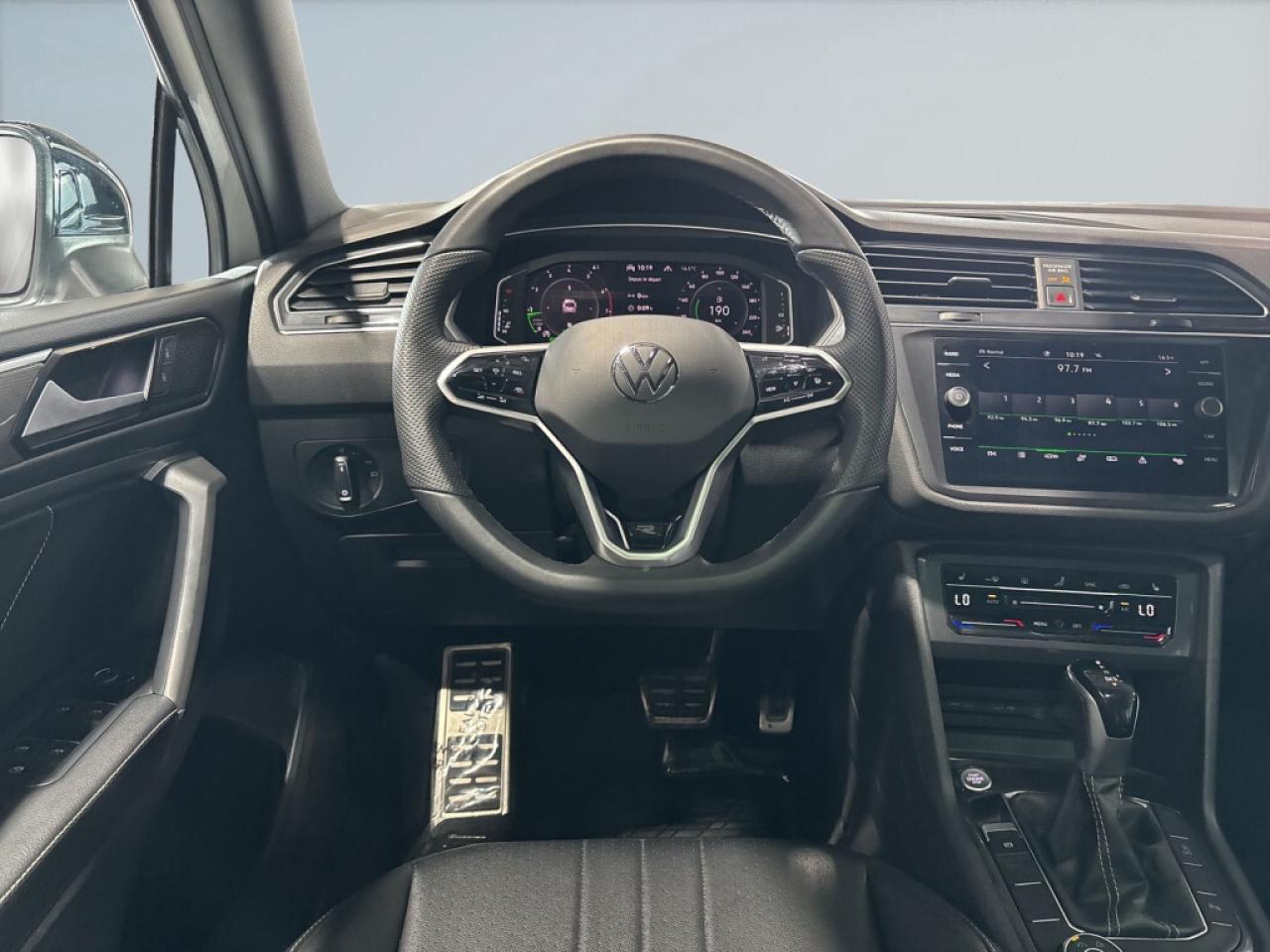 2022 Volkswagen Tiguan R-Line/ Panoroof/NAVI/Leather/ Android Carplay/Rem Photo