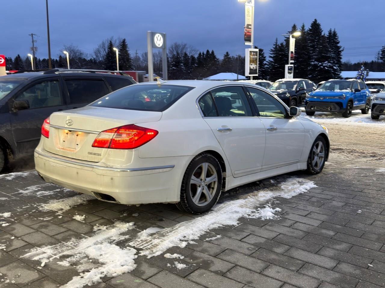 2013 Hyundai Genesis Sedan w/Technology PkgAS-TRADED, HTD + CLD SEATS, TECH P Photo