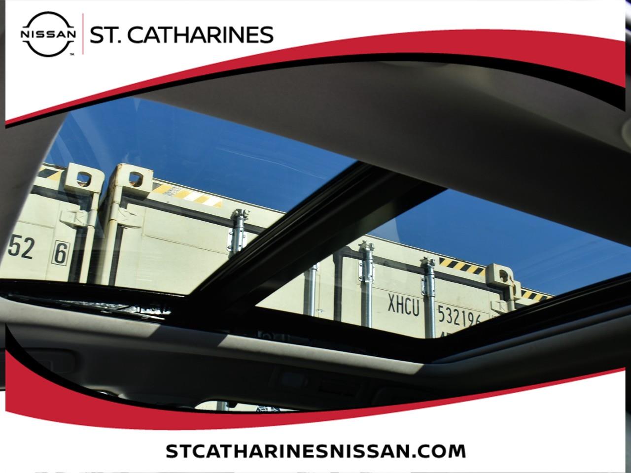 2024 Nissan Pathfinder SL Photo