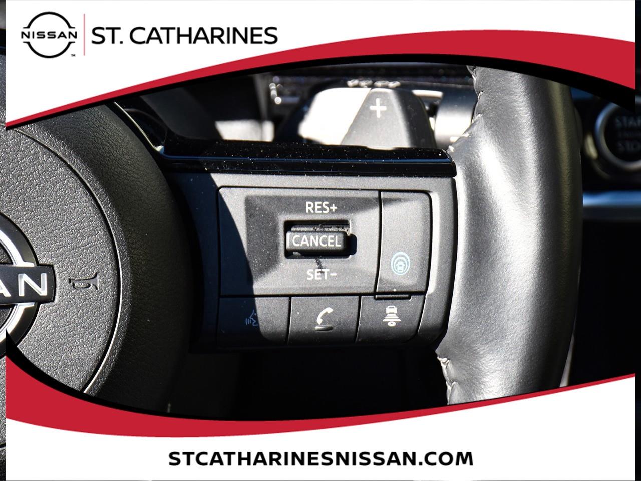 2024 Nissan Pathfinder SL Photo