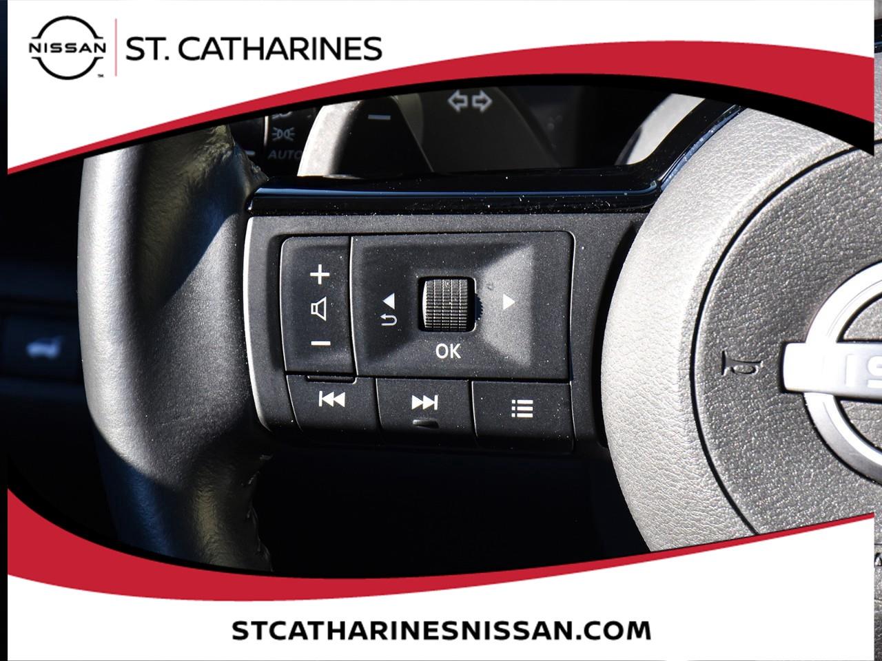 2024 Nissan Pathfinder SL Photo