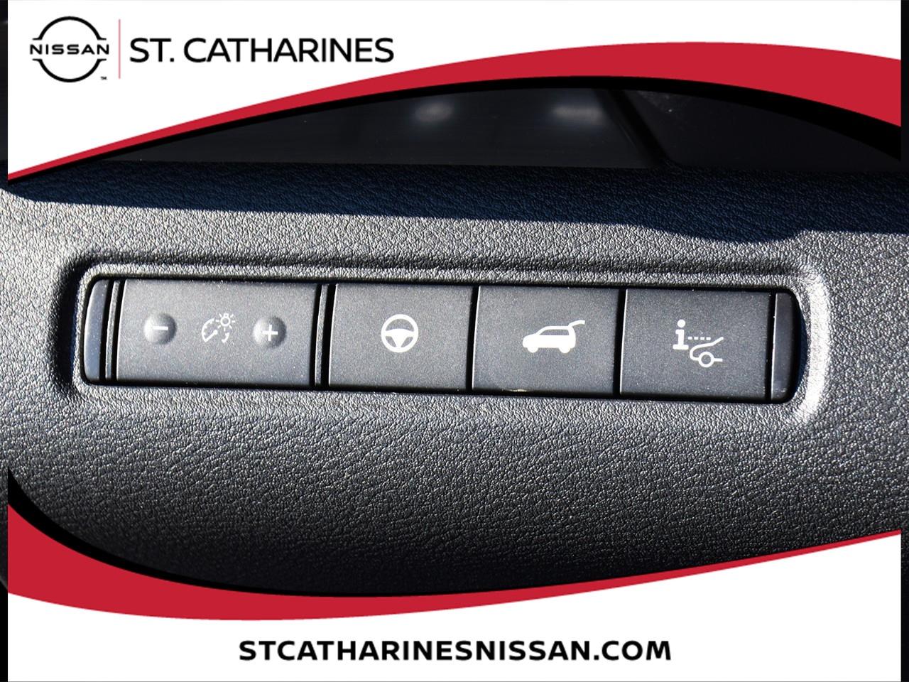 2024 Nissan Pathfinder SL Photo