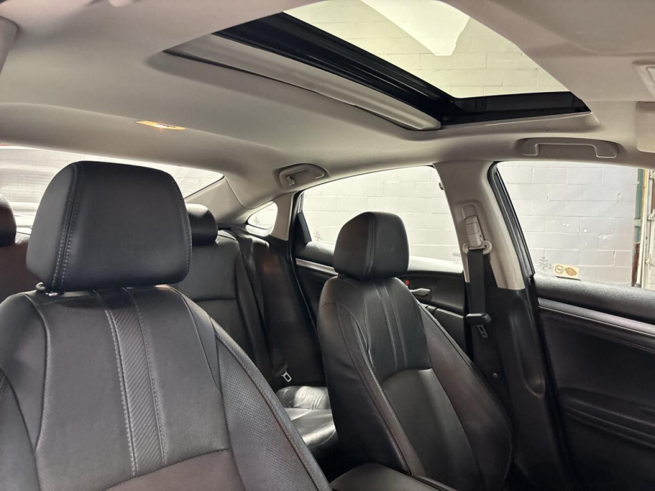 2017 Honda Civic Sedan Touring/Leather/Sunroof/NAVI/Drive Assist/ Blind S Photo