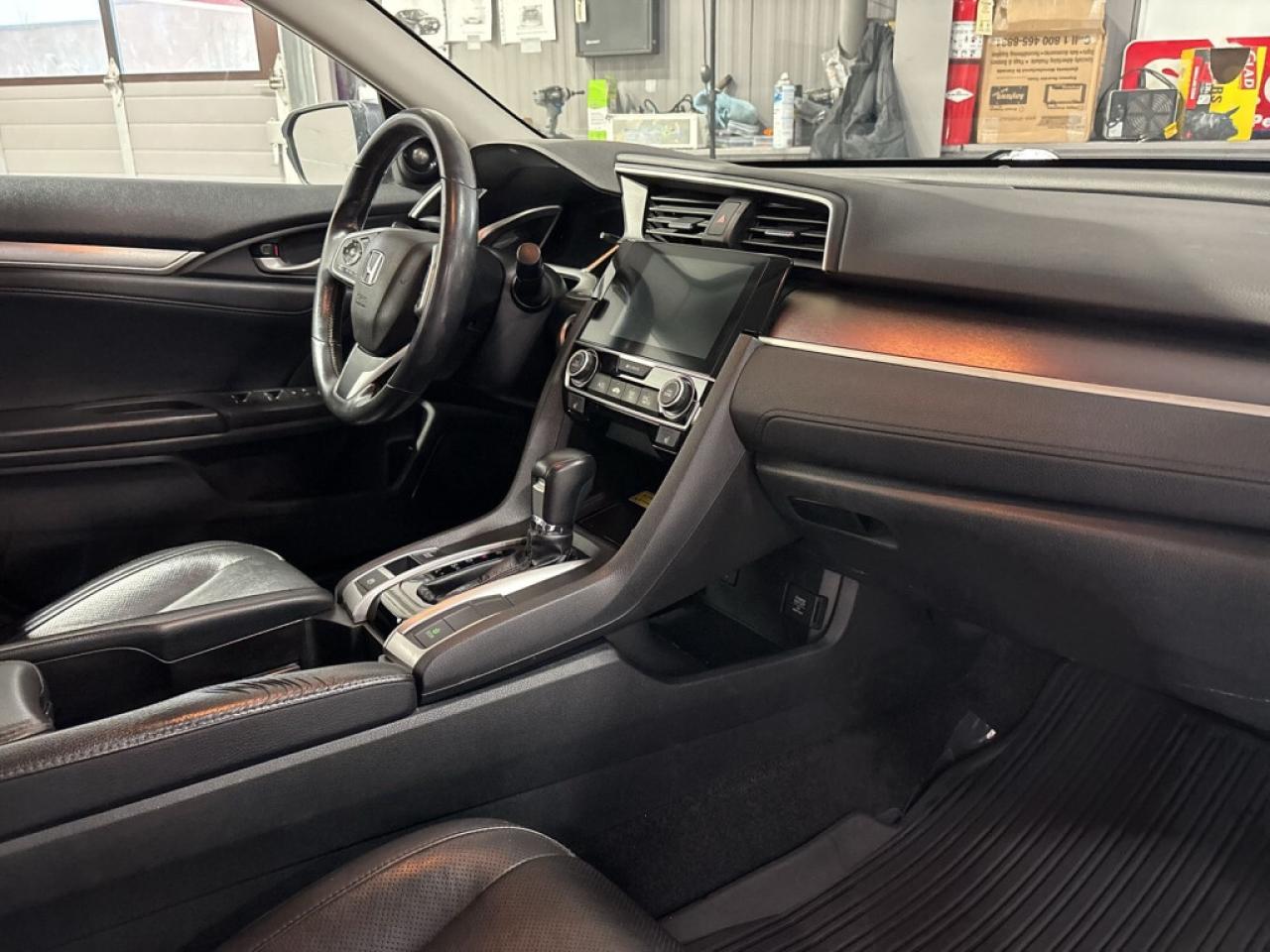 2017 Honda Civic Sedan Touring/Leather/Sunroof/NAVI/Drive Assist/ Blind S Photo