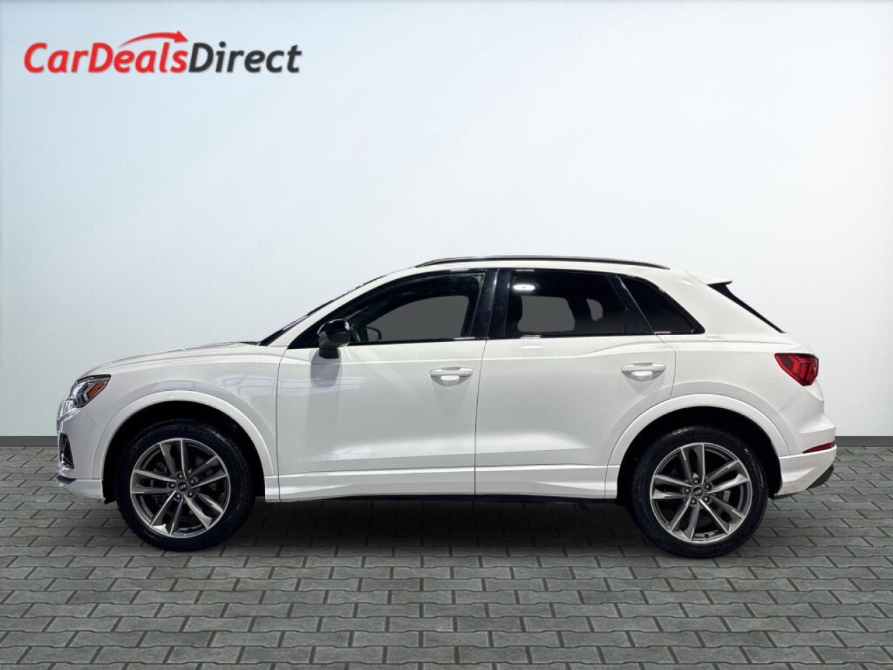 2022 Audi Q3 Quattro/NAVI/Sunroof/Car Play/Leather/Clean Carfax Photo3