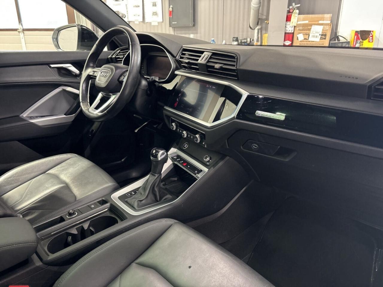 2022 Audi Q3 Quattro/NAVI/Sunroof/Car Play/Leather/Clean Carfax Photo