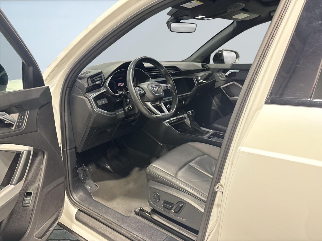 2022 Audi Q3 Quattro/NAVI/Sunroof/Car Play/Leather/Clean Carfax Photo