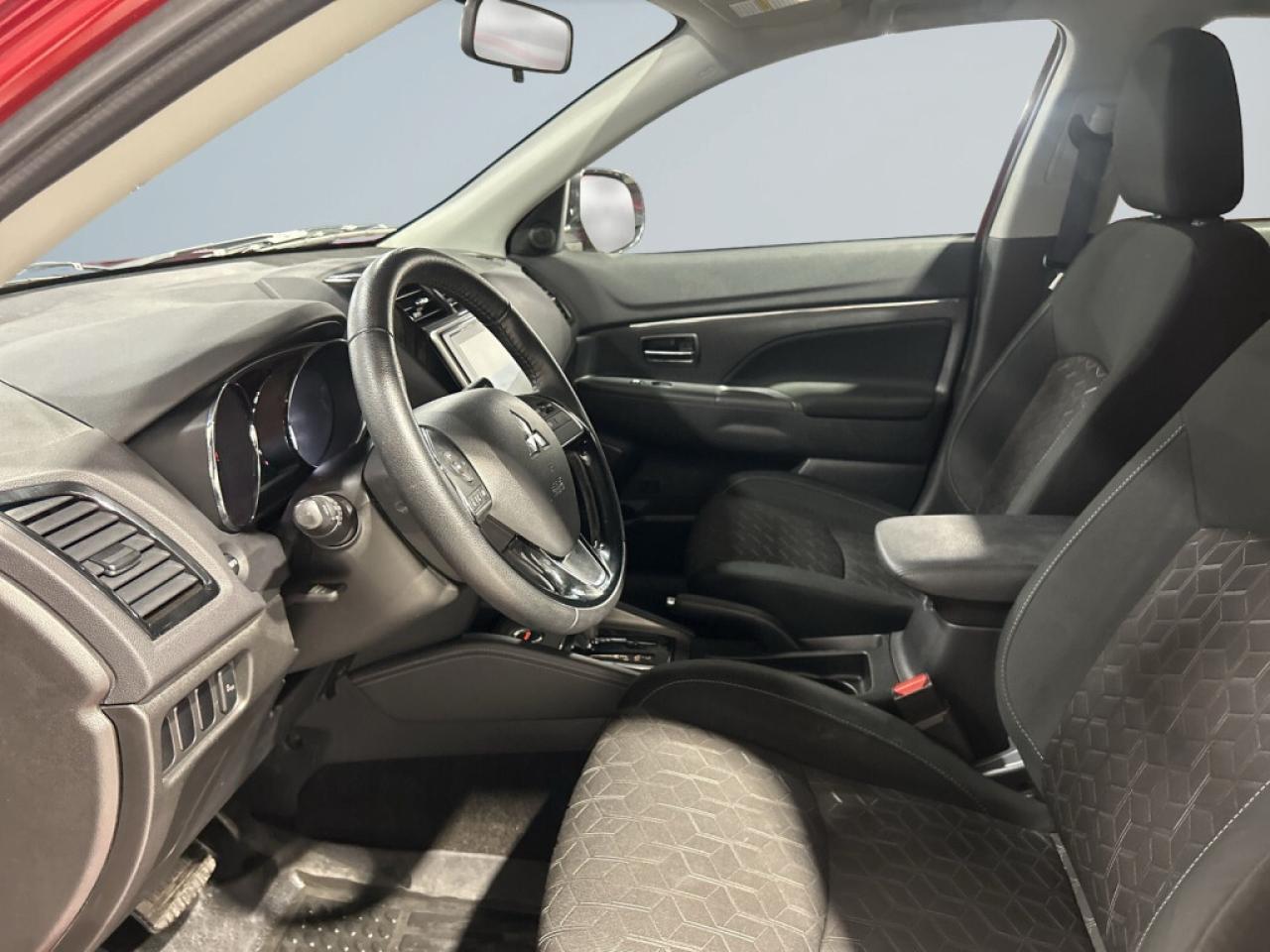 2024 Mitsubishi RVR AWD/Back up Cam/ Heated Seats/Bluetooth/No acciden Photo