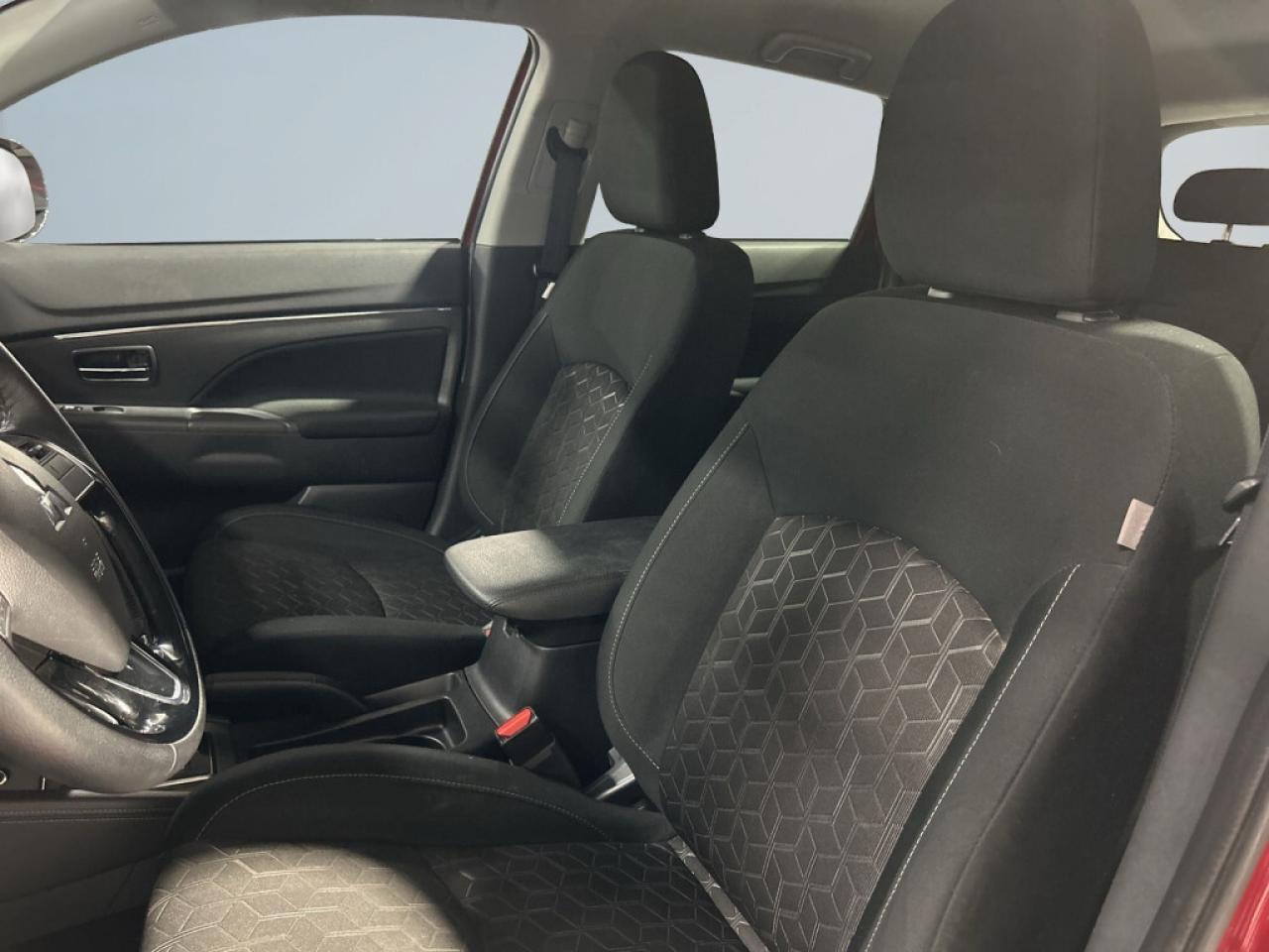 2024 Mitsubishi RVR AWD/Back up Cam/ Heated Seats/Bluetooth/No acciden Photo