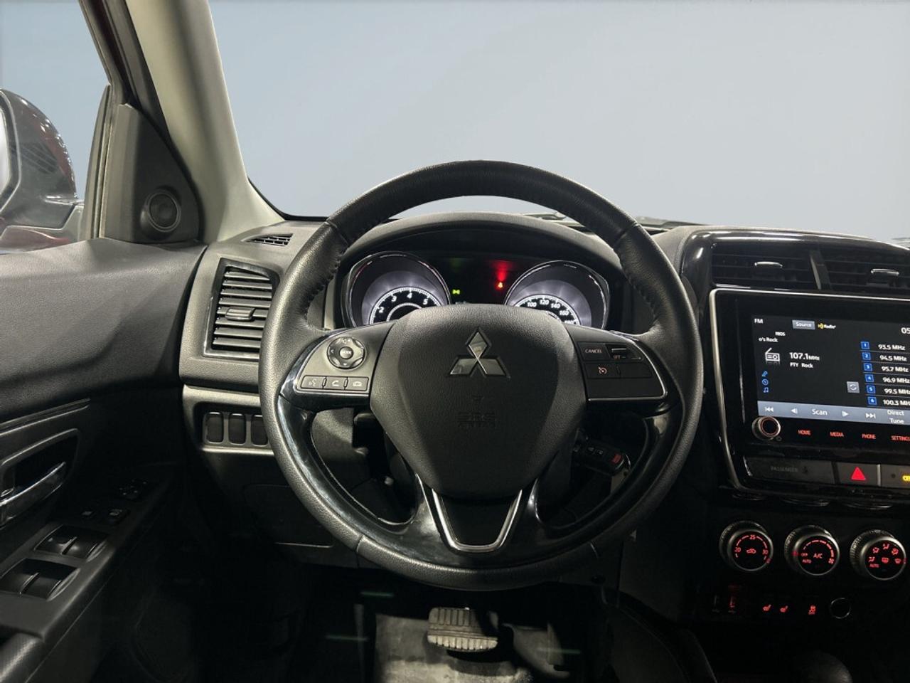 2024 Mitsubishi RVR AWD / CLEAN CARFAX / Back up Cam / Heated Seats / Photo