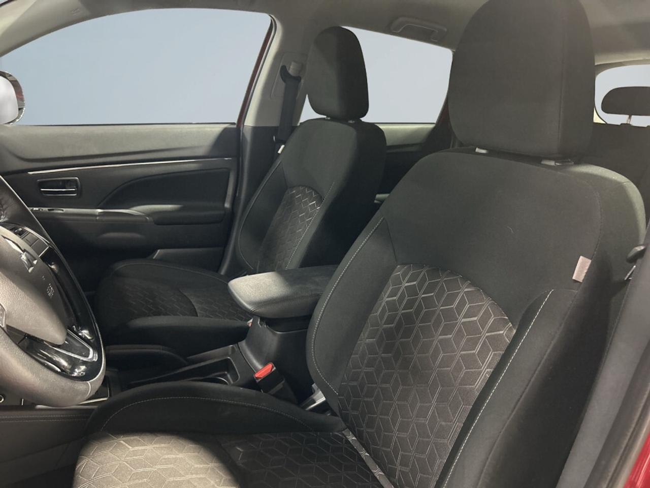 2024 Mitsubishi RVR AWD / CLEAN CARFAX / Back up Cam / Heated Seats / Photo