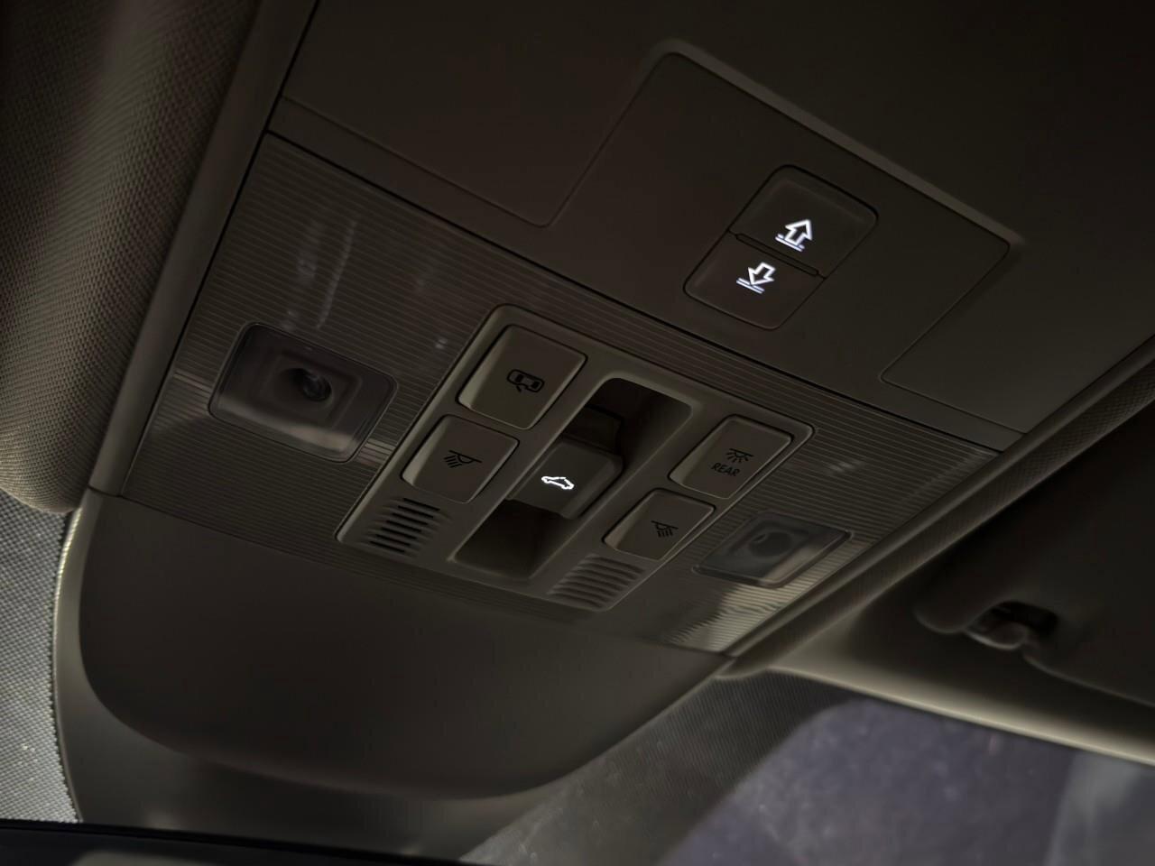 2022 Volkswagen Taos HighlineONE-OWNER, ACCIDENT-FREE, AWD, SUNROOF, CA Photo