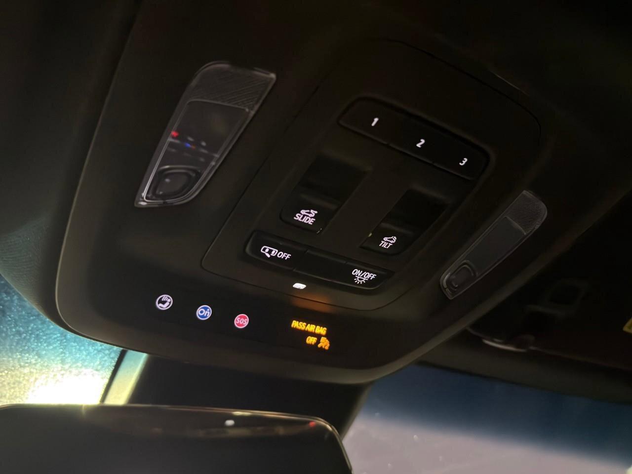 2023 Cadillac CT4 SportONE-OWNER, ACCIDENT-FREE, AWD, CARPLAY, SUNRO Photo