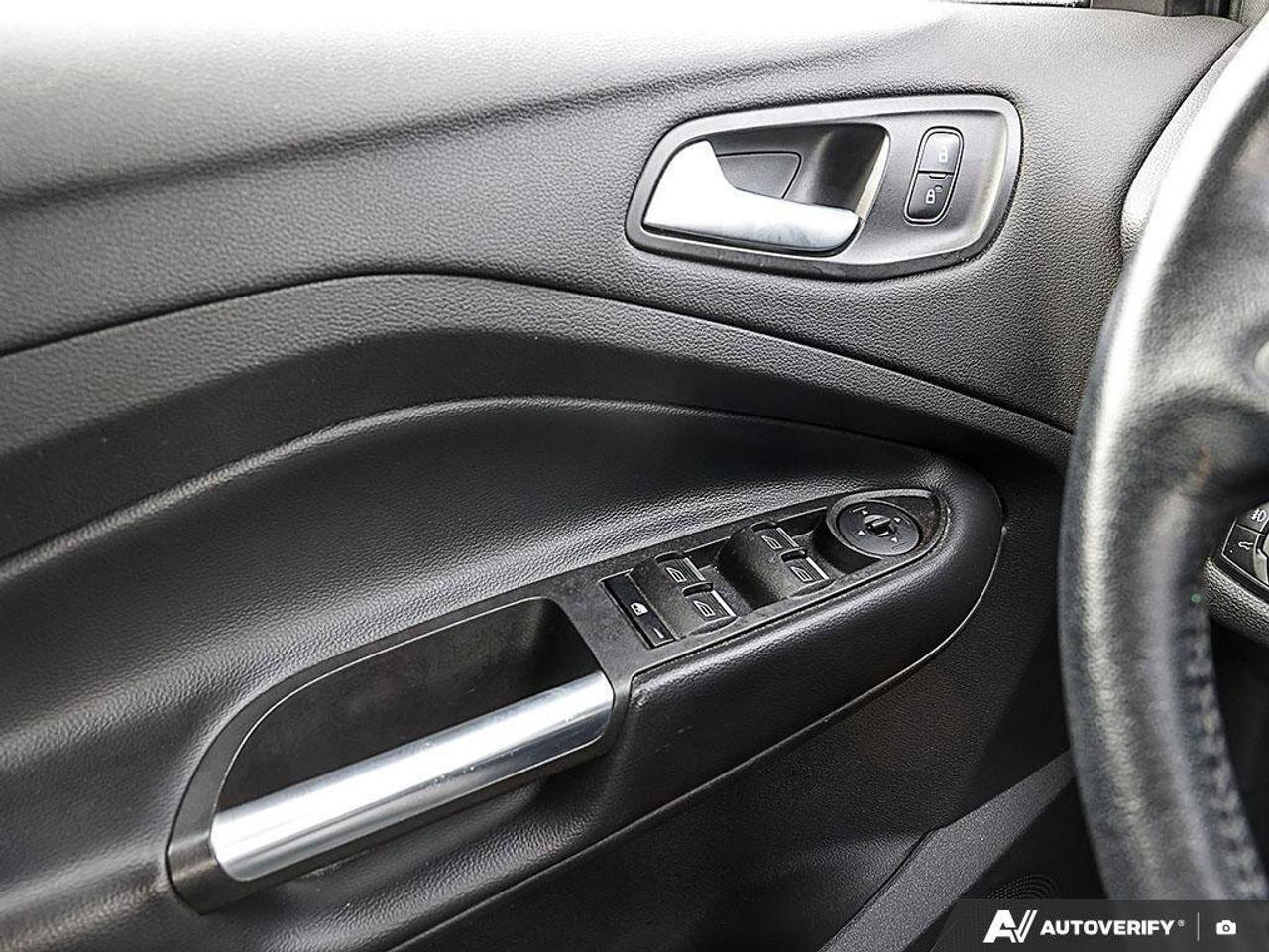 2019 Ford Escape SELSEL, 1.5 L 4 CYLINDER, AWD, ALLOYS, SNOWS, LOW Photo