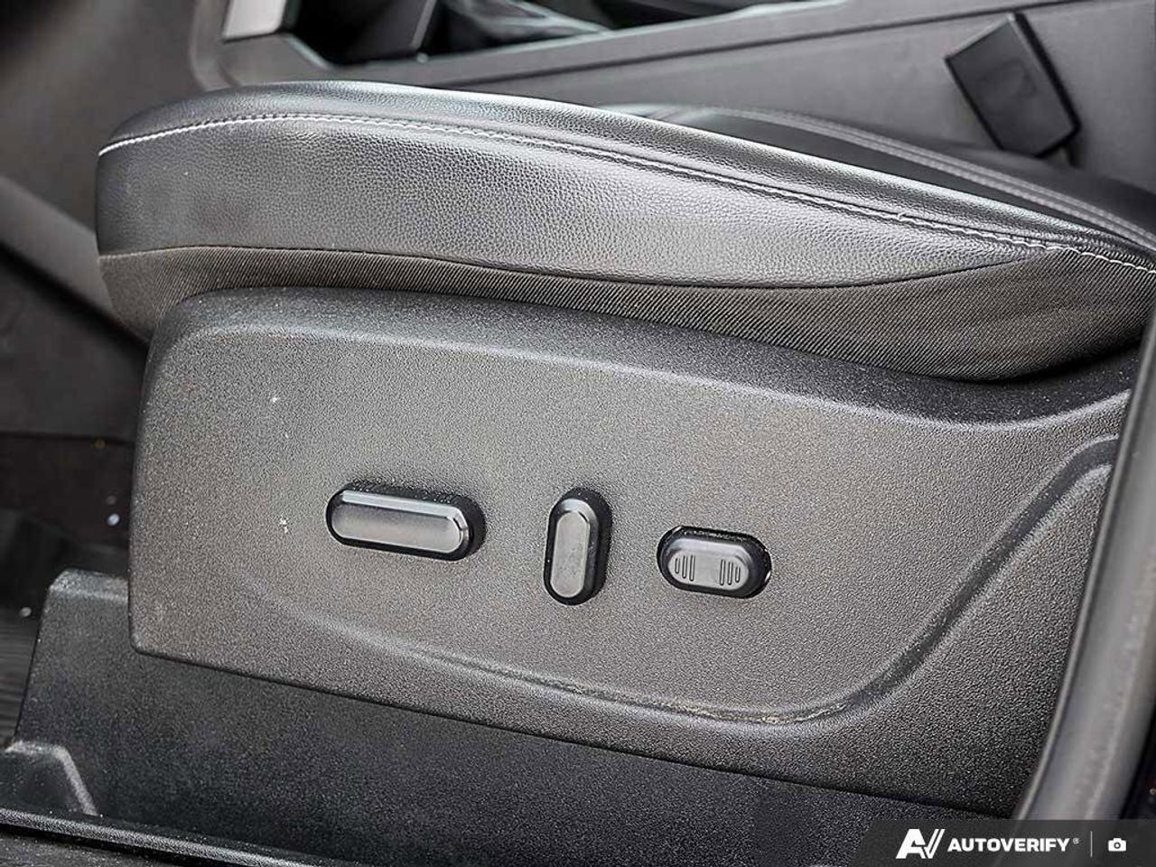 2019 Ford Escape SELSEL, 1.5 L 4 CYLINDER, AWD, ALLOYS, SNOWS, LOW Photo