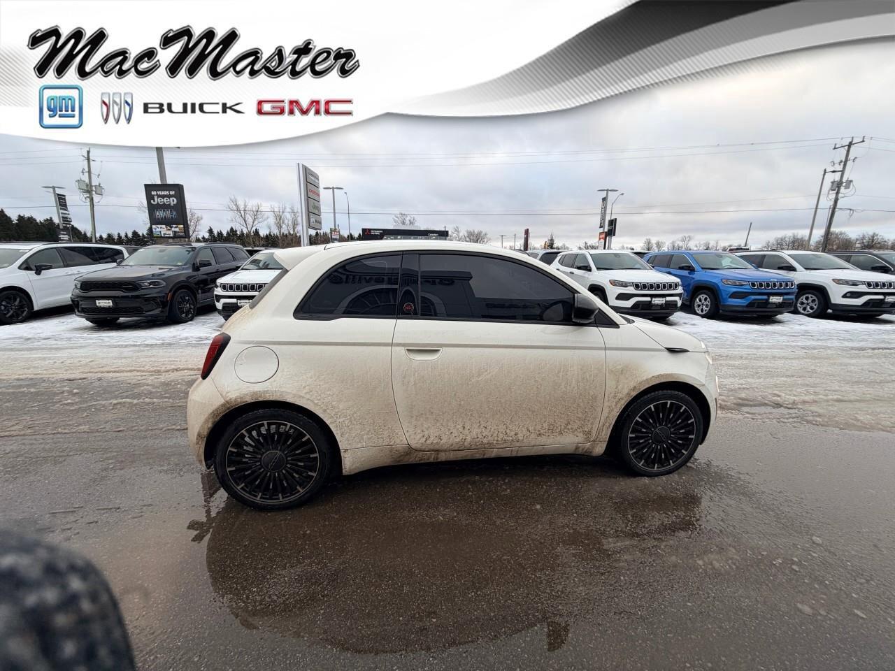 2025 Fiat 500E INSPI(RED)500E (RED), ELECTRIC, FWD, 4-PASSENGER, Photo