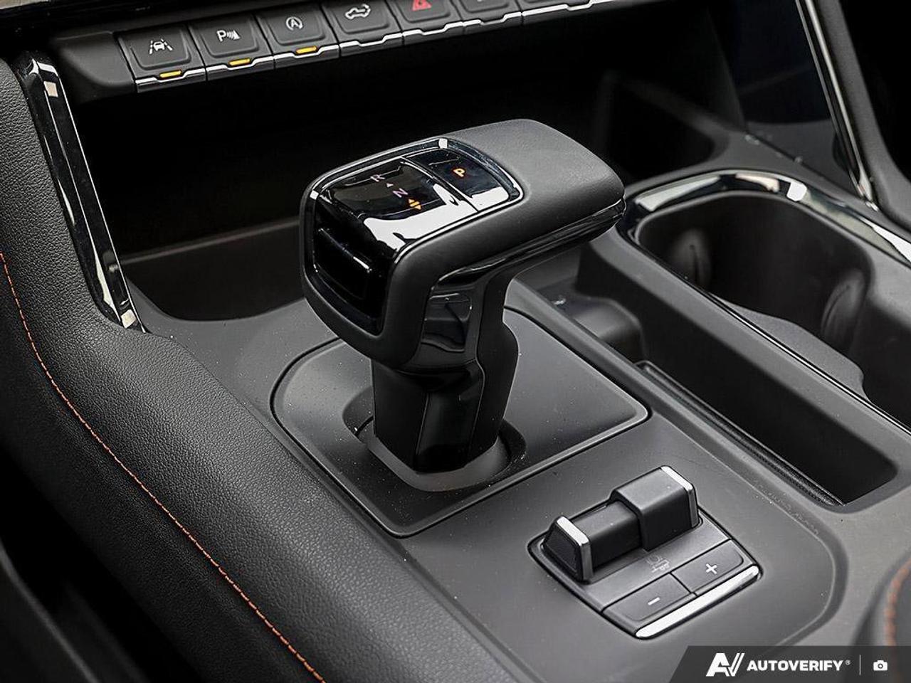 2025 GMC Sierra 1500 AT4AT4, DURAMAX 3.0L, 4X4, LEATHER, ALLOYS, LOW KM Photo