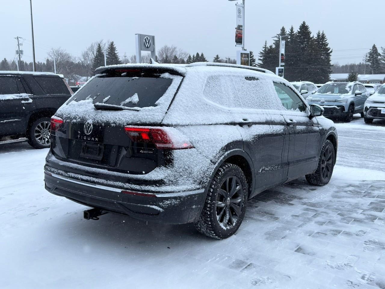 2022 Volkswagen Tiguan ComfortlineACCIDENT-FREE, AWD, SUNROOF, HTD SEATS, Photo3