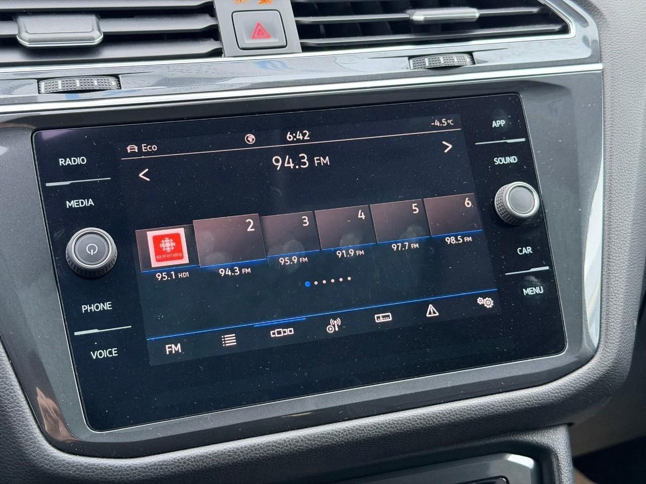 2022 Volkswagen Tiguan ComfortlineACCIDENT-FREE, AWD, SUNROOF, HTD SEATS, Photo