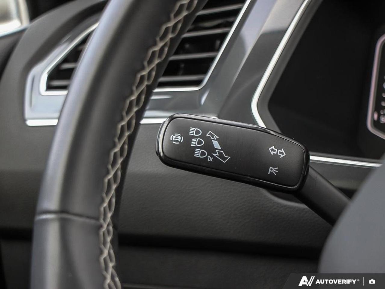 2022 Volkswagen Tiguan ComfortlineACCIDENT-FREE, AWD, SUNROOF, HTD SEATS, Photo