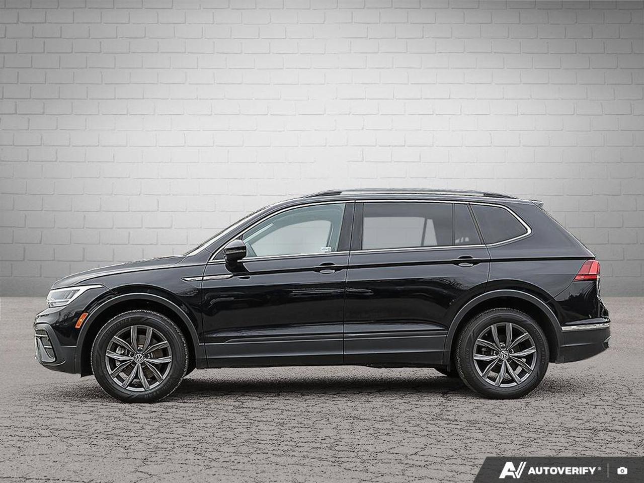 2022 Volkswagen Tiguan ComfortlineACCIDENT-FREE, AWD, SUNROOF, HTD SEATS, Photo2