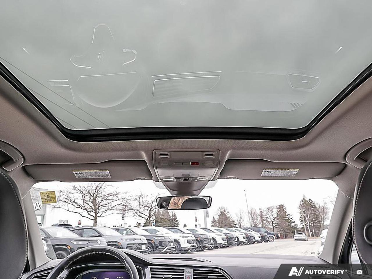 2022 Volkswagen Tiguan ComfortlineACCIDENT-FREE, AWD, SUNROOF, HTD SEATS, Photo
