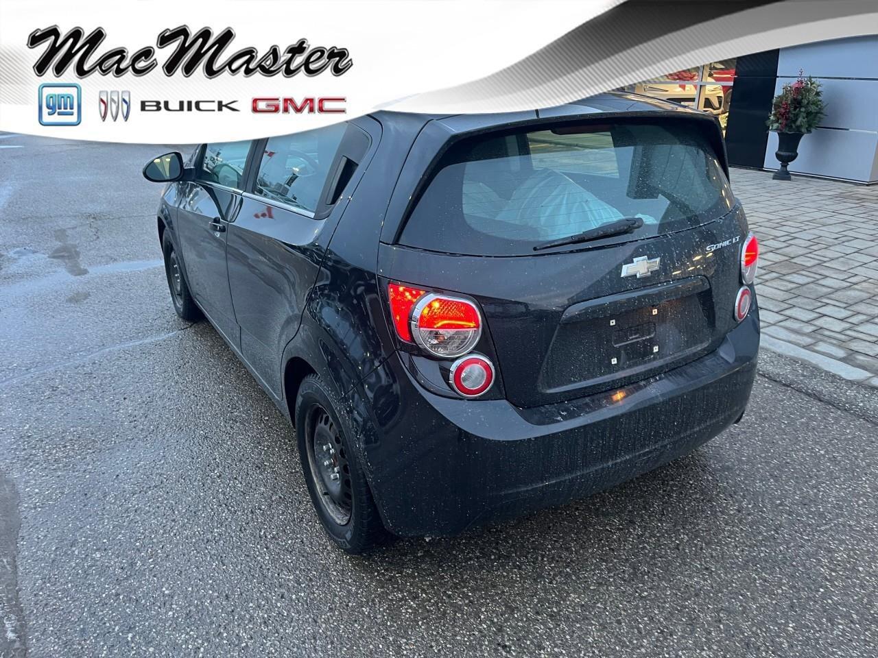 2015 Chevrolet Sonic LTHATCHBACK, LT, 1.8L, AUTOMATIC, FWD, CLOTH, AS-T Photo3