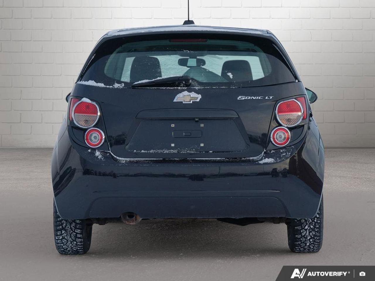 2015 Chevrolet Sonic LTHATCHBACK, LT, 1.8L, AUTOMATIC, FWD, CLOTH, AS-T Photo3