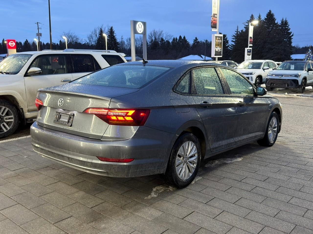 2019 Volkswagen Jetta ComfortlineMANUAL! HTD SEATS, APPLE CARPLAY, BACKU Photo3