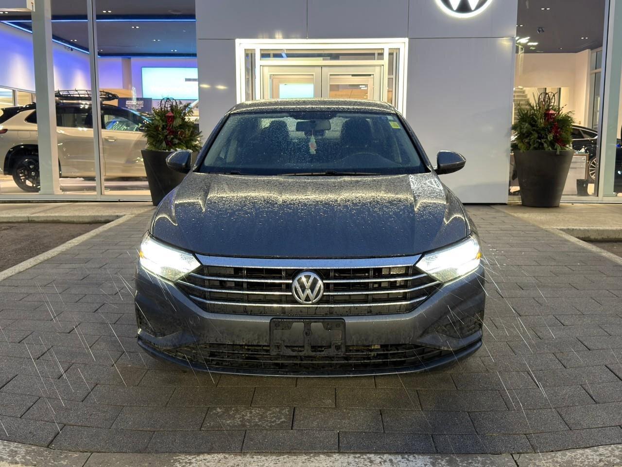 2019 Volkswagen Jetta ComfortlineMANUAL! HTD SEATS, APPLE CARPLAY, BACKU Photo