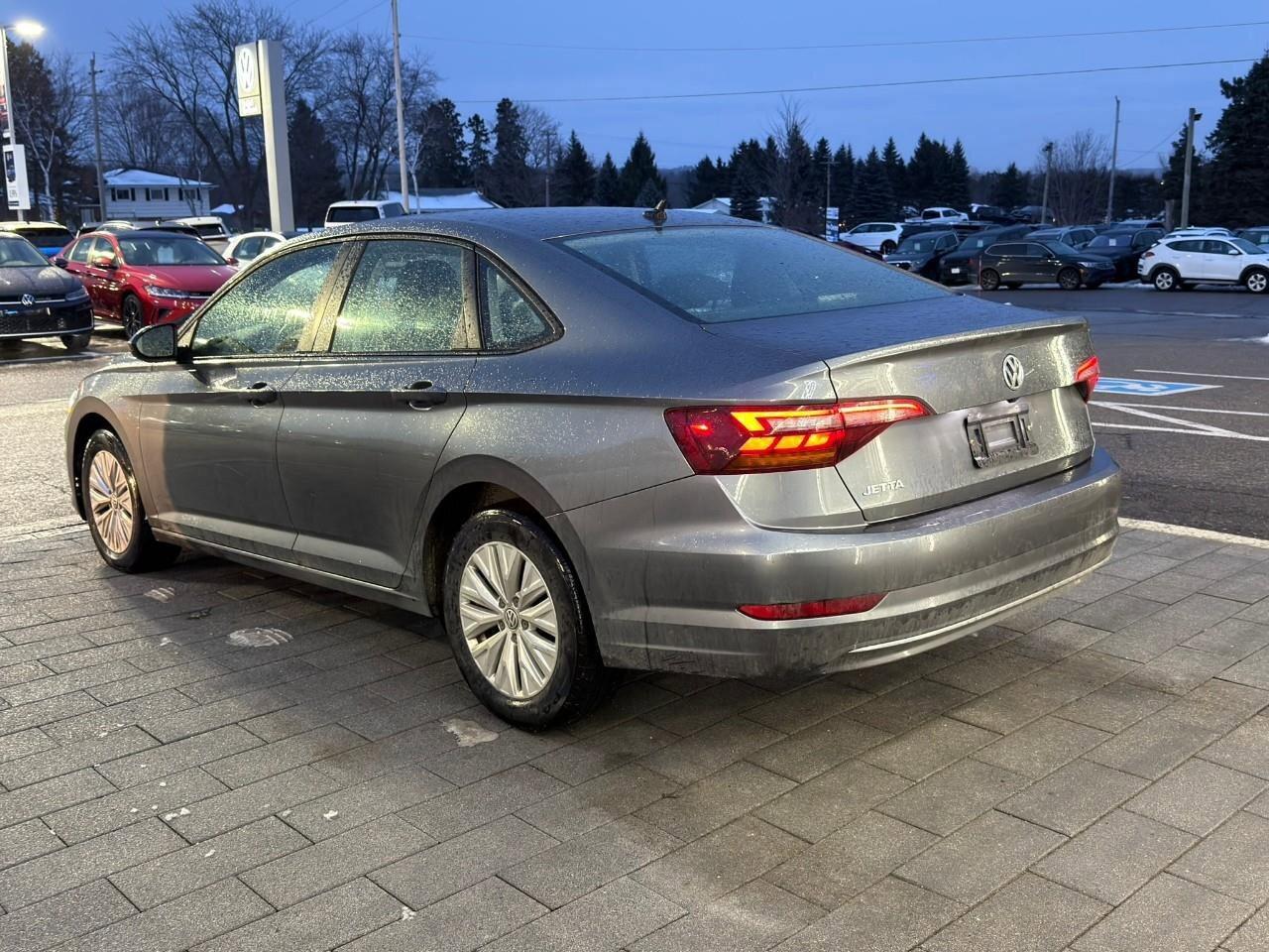 2019 Volkswagen Jetta ComfortlineMANUAL! HTD SEATS, APPLE CARPLAY, BACKU Photo