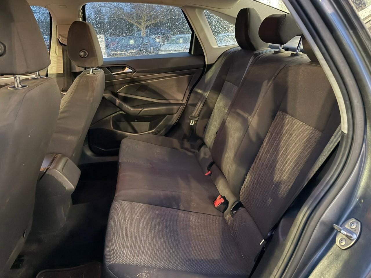 2019 Volkswagen Jetta ComfortlineMANUAL! HTD SEATS, APPLE CARPLAY, BACKU Photo