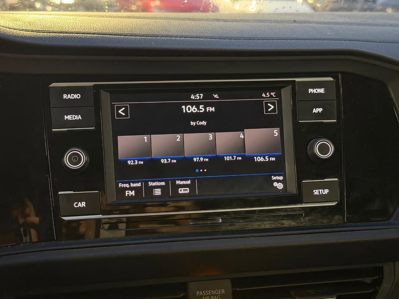 2019 Volkswagen Jetta ComfortlineMANUAL! HTD SEATS, APPLE CARPLAY, BACKU Photo