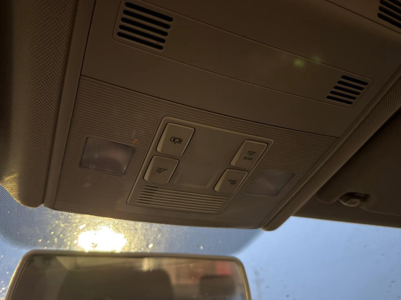 2019 Volkswagen Jetta ComfortlineMANUAL! HTD SEATS, APPLE CARPLAY, BACKU Photo