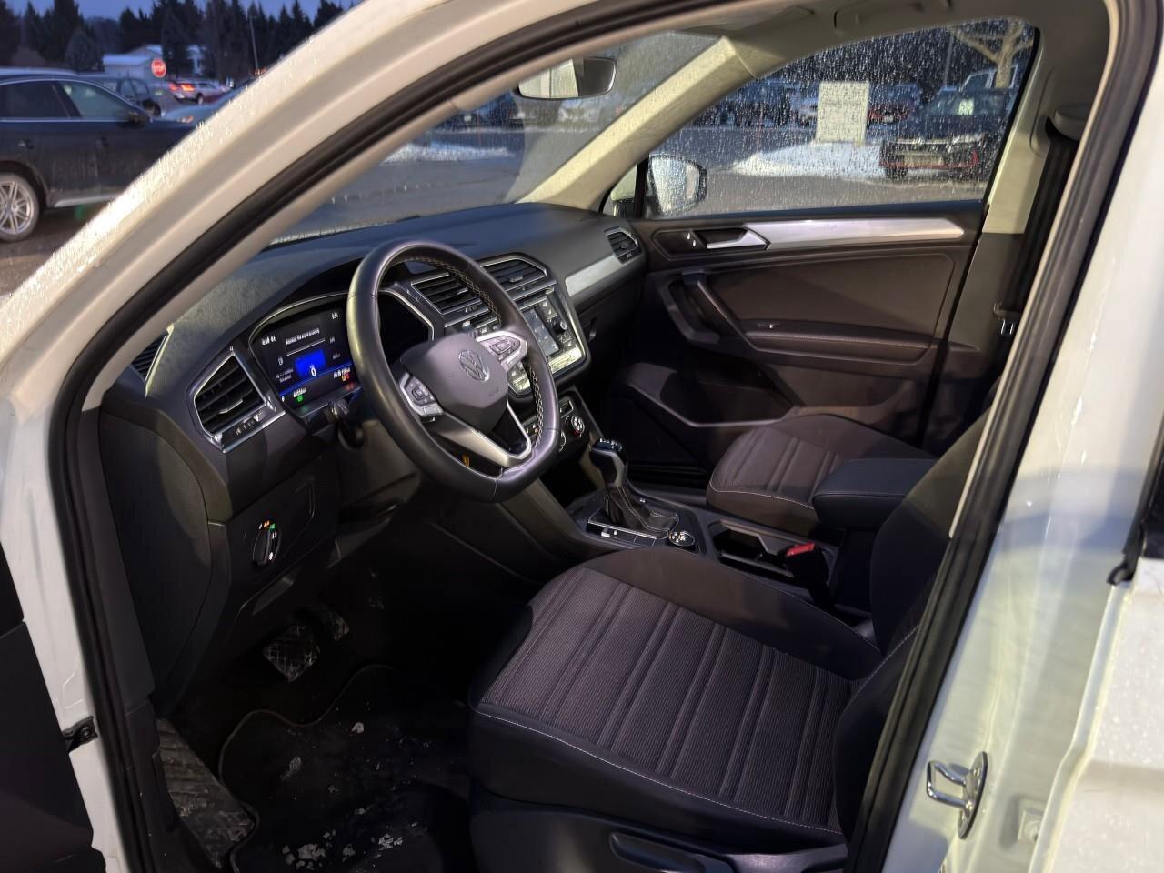 2024 Volkswagen Tiguan TrendlineONE-OWNER, ACCIDENT-FREE, AWD, THIRD ROW Photo