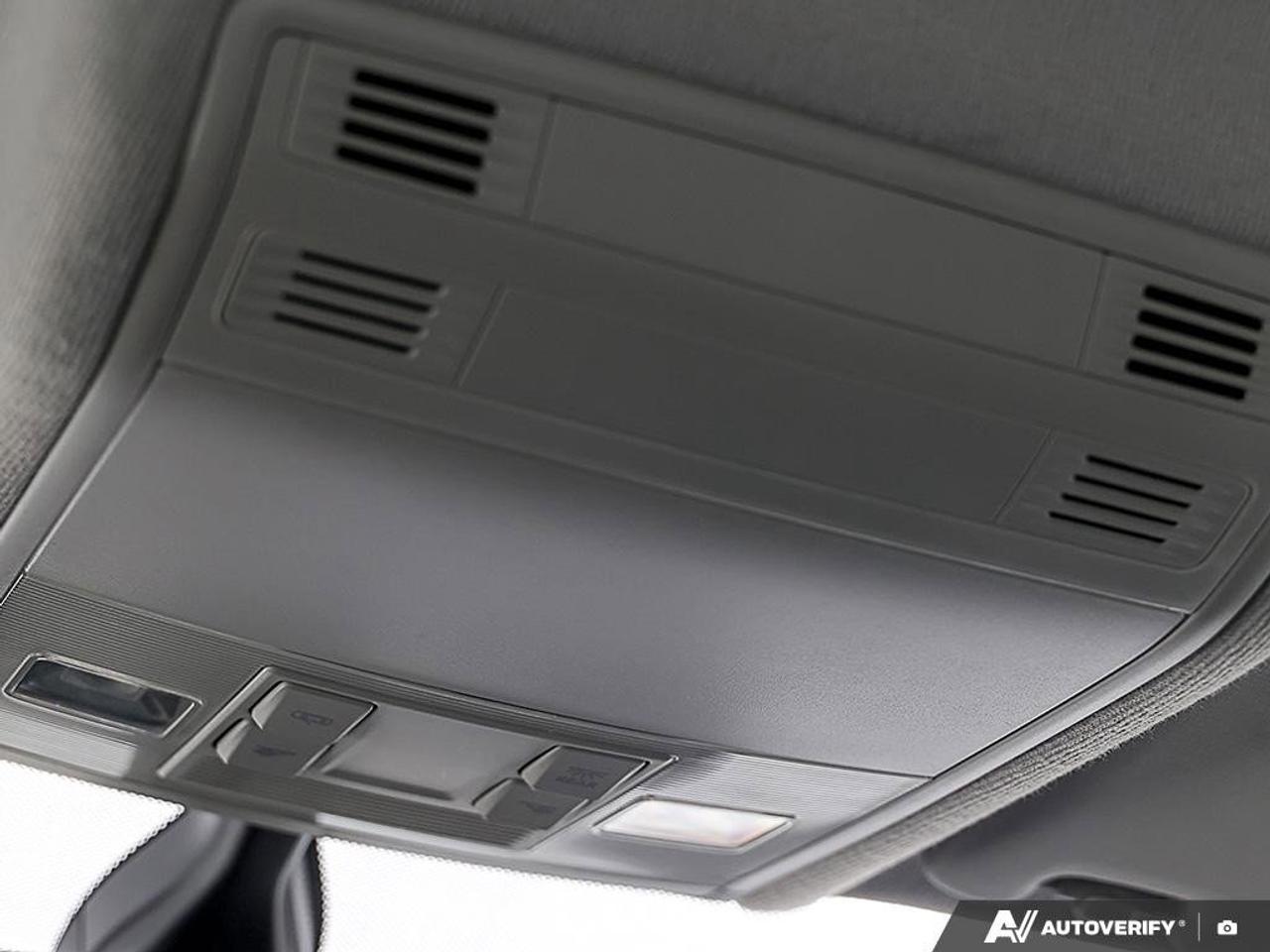 2024 Volkswagen Tiguan TrendlineONE-OWNER, ACCIDENT-FREE, AWD, THIRD ROW Photo